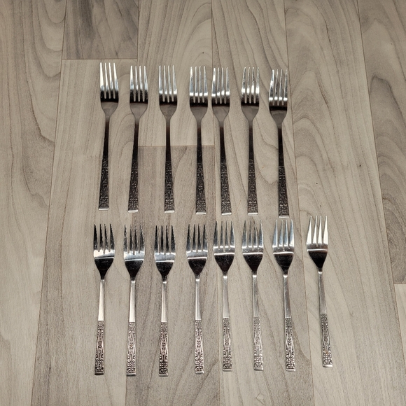 VTG Rogers Co Stainless Korea Flatware Floral Stanley Roberts Srb274 - 39 Pieces - Picture 10 of 15